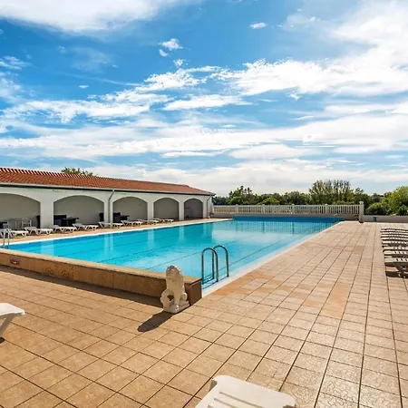 Cozy In With Outdoor Swimming Pool * Tranekær